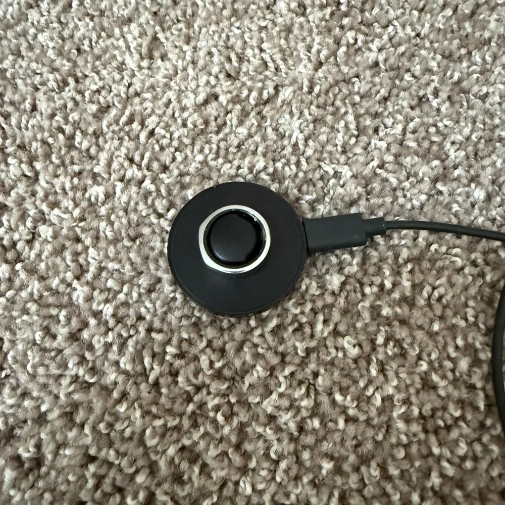 Silver Gen 3 Oura Ring size 8 with charger